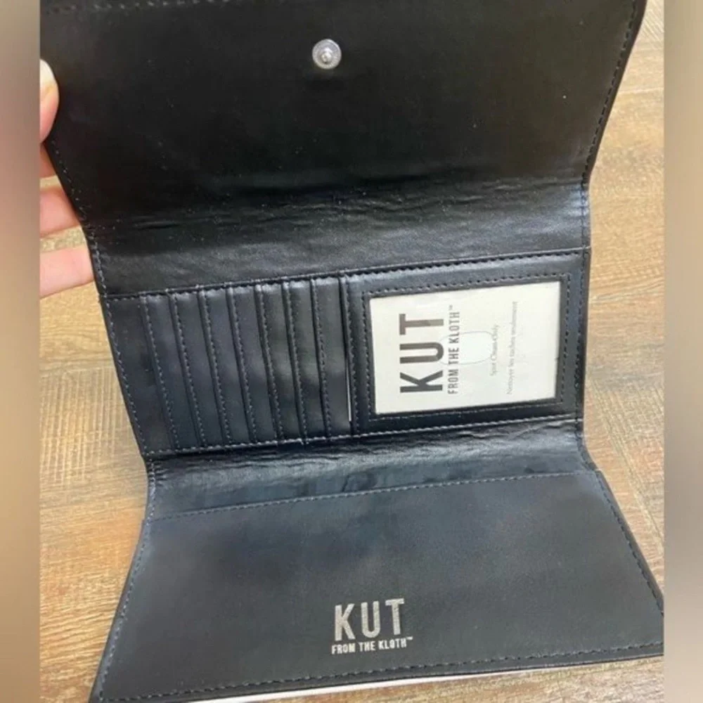 Kut from the kloth Striped Women's Wallet NWT - Picture 4 of 4